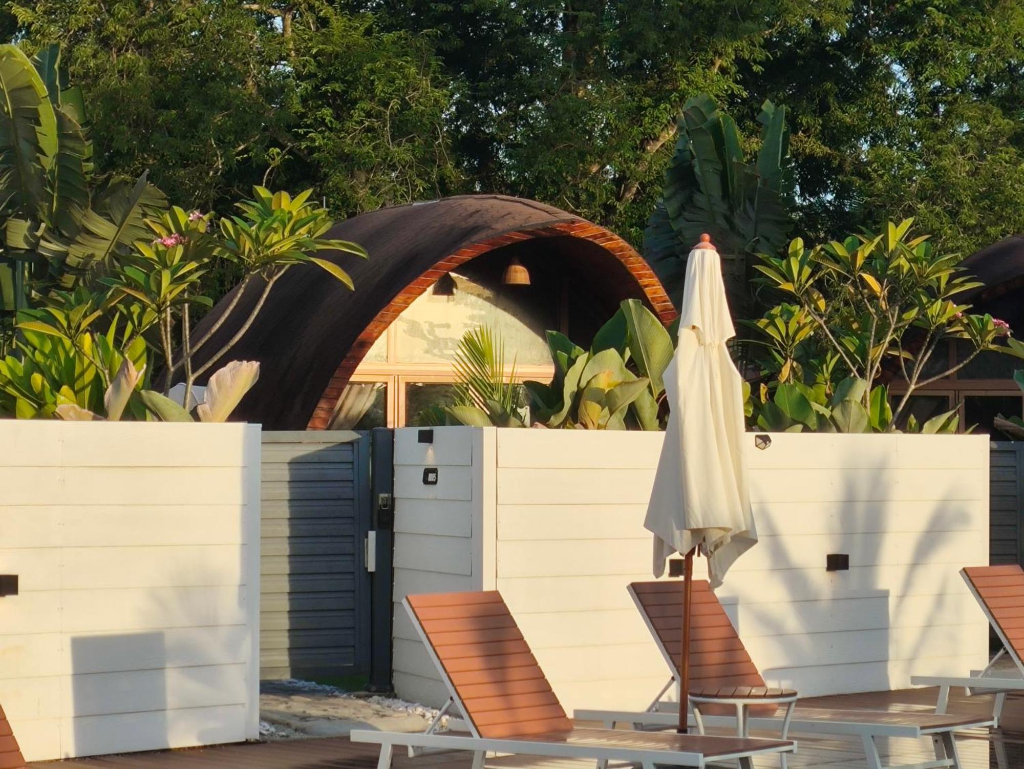 Found Mansion Hotel Пантай Ченанг Екстериор снимка